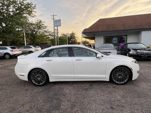 White Platinum Metallic Tri-Coat 2013 Lincoln MKZ Base
