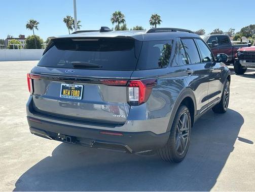 Carbon 2026 Ford Explorer ST-Line