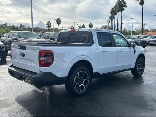 Oxford White 2025 Ford Maverick Lariat