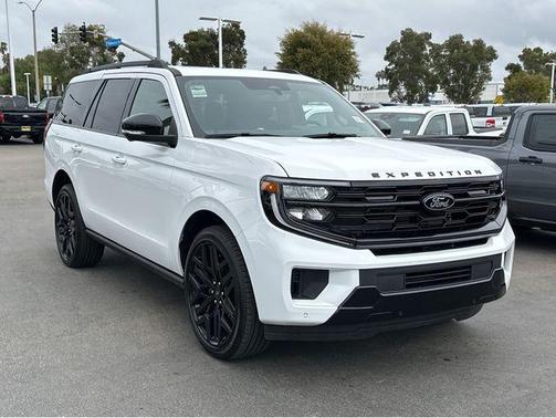Oxford White 2026 Ford Expedition Platinum