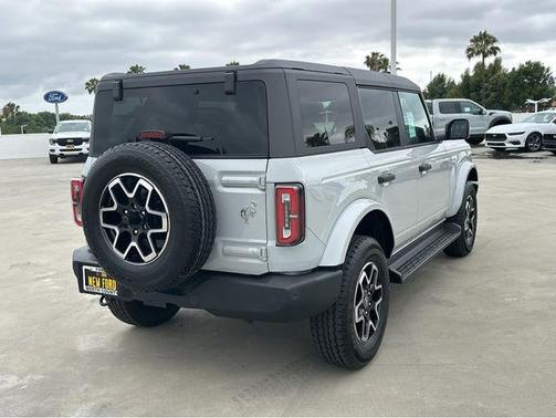 Avalanche 2026 Ford Bronco Outer Banks