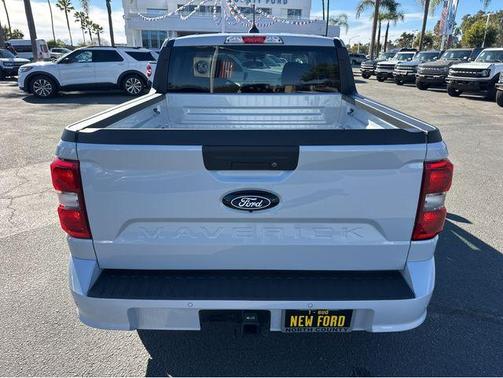 White Metallic 2026 Ford Maverick Lobo Standard