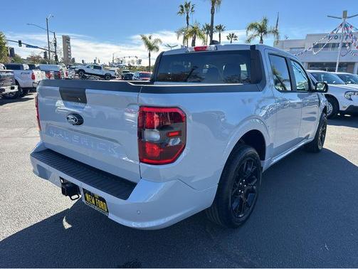 White Metallic 2026 Ford Maverick Lobo Standard