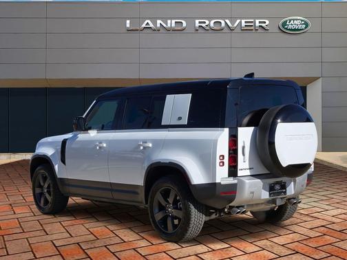 Fuji White 2024 Land Rover Defender 110 P500 SE