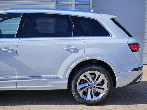 2020 Audi Q7 45 Premium Plus
