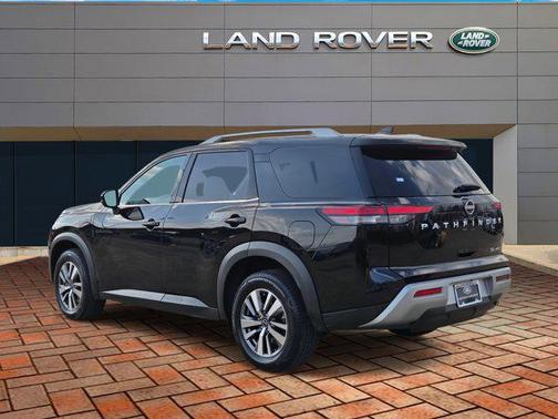 2025 Nissan Pathfinder SL 4WD