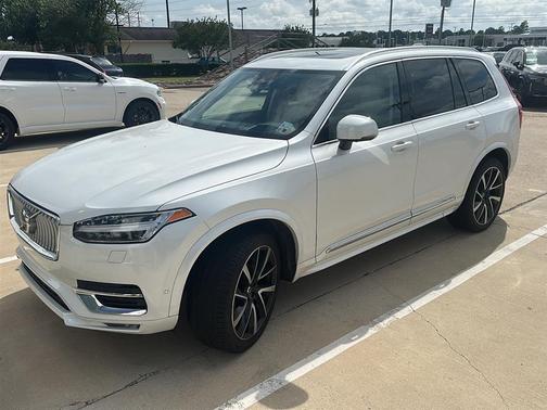 Crystal White Metallic 2023 Volvo XC90 B5 Plus