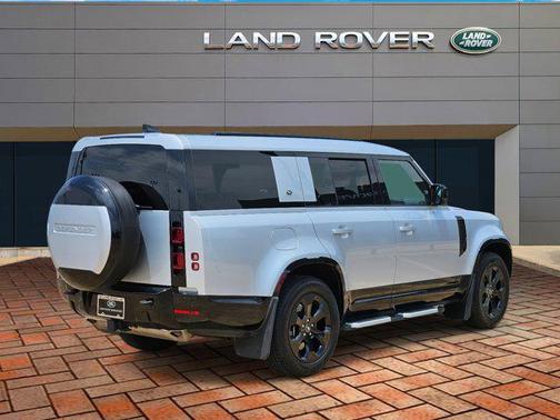 2024 Land Rover Defender 130 P400 X-Dynamic SE