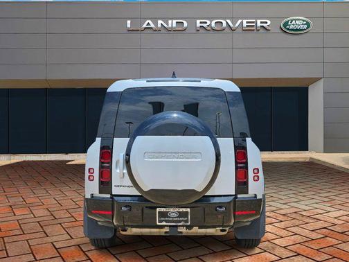 2024 Land Rover Defender 130 P400 X-Dynamic SE