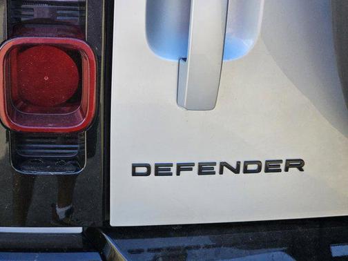 2024 Land Rover Defender 130 P400 X-Dynamic SE