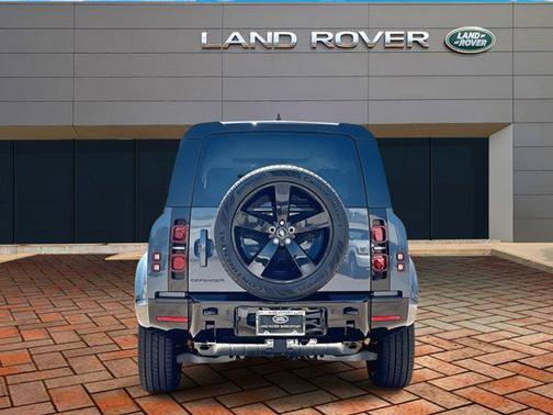 2025 Land Rover Defender 110 P400 X-Dynamic SE