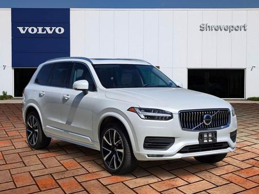 Crystal White Metallic 2022 Volvo XC90 T6 Momentum