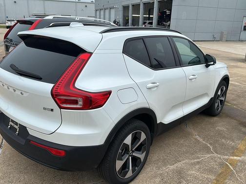 Crystal White Pearl 2025 Volvo XC40 B5 Plus Dark Theme