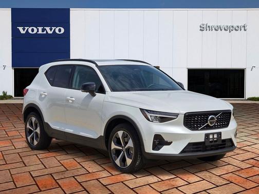 Crystal White Pearl 2025 Volvo XC40 B5 Plus Dark Theme