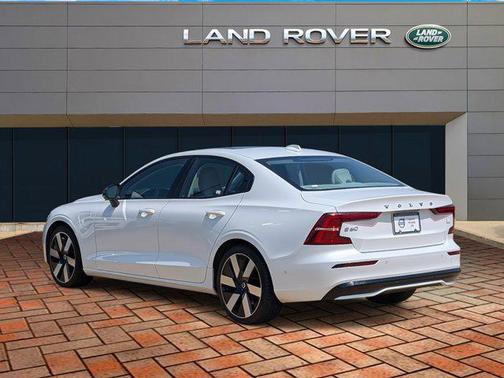 2024 Volvo S60 Recharge Plug-In Hybrid T8 Plus Dark Theme