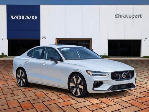 2024 Volvo S60 Recharge Plug-In Hybrid T8 Plus Dark Theme