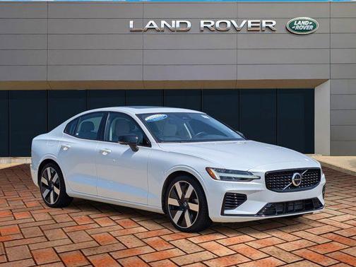 2024 Volvo S60 Recharge Plug-In Hybrid T8 Plus Dark Theme