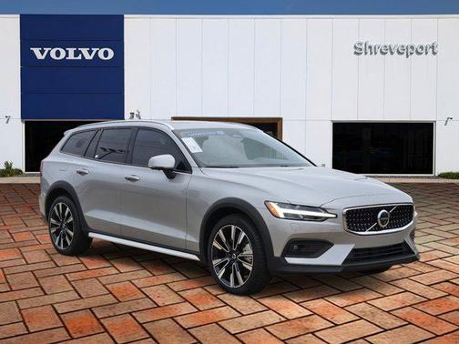 2025 Volvo V60 Cross Country B5 Ultra