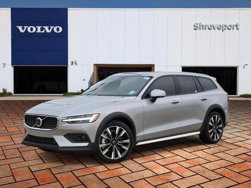 2025 Volvo V60 Cross Country B5 Ultra
