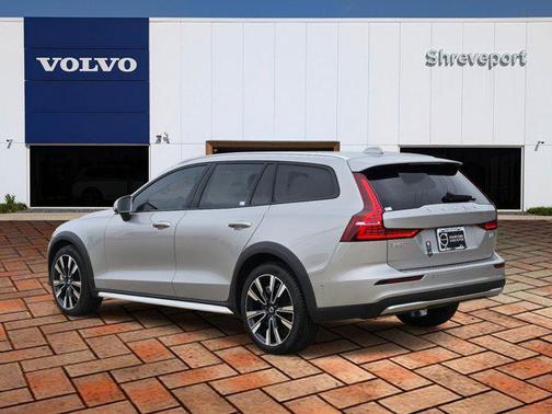 2025 Volvo V60 Cross Country B5 Ultra