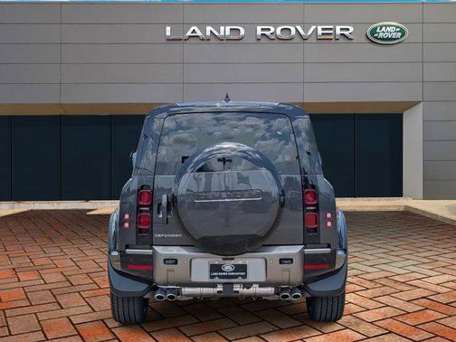 2025 Land Rover Defender 110 P500 X-Dynamic SE