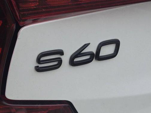 2024 Volvo S60 B5 Plus Black Edition