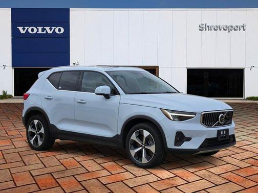2024 Volvo XC40 B5 Plus Bright Theme