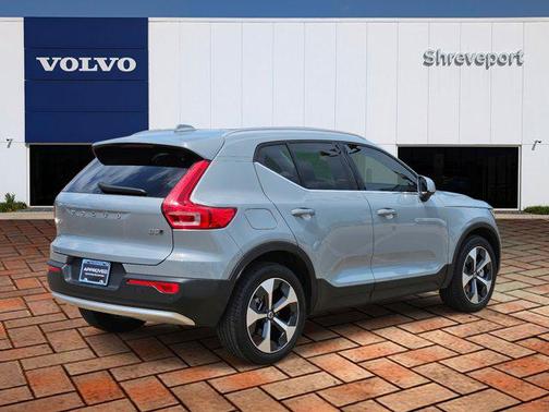 2025 Volvo XC40 B5 Plus Bright Theme