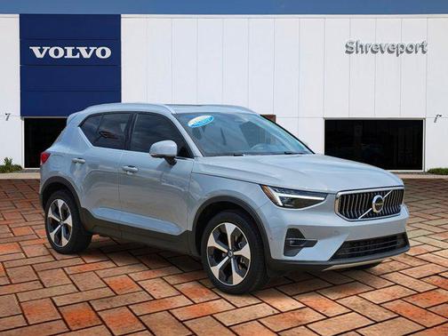 2025 Volvo XC40 B5 Plus Bright Theme