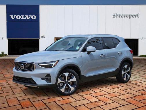 2025 Volvo XC40 B5 Plus Bright Theme