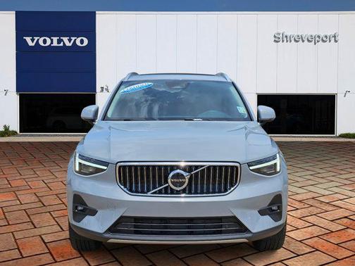 2025 Volvo XC40 B5 Plus Bright Theme