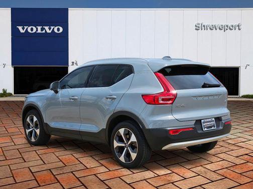 2025 Volvo XC40 B5 Plus Bright Theme