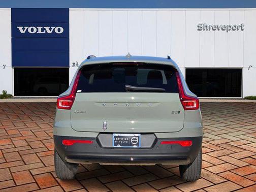 2025 Volvo XC40 B5 Ultra Dark Theme