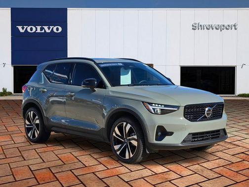 2025 Volvo XC40 B5 Ultra Dark Theme