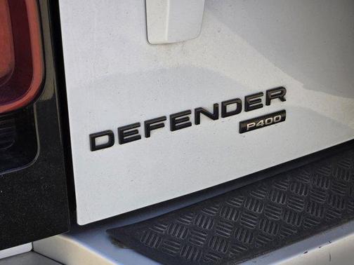 2023 Land Rover Defender 110 SE