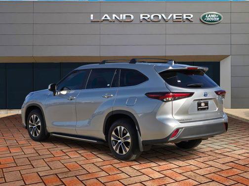 2024 Toyota Highlander Hybrid XLE