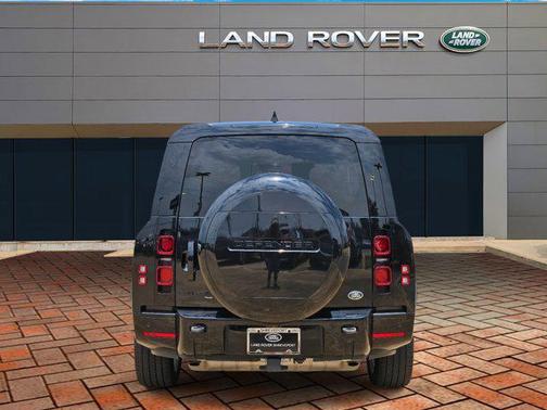 2023 Land Rover Defender 130 X-Dynamic SE