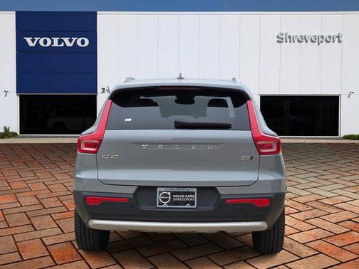 2025 Volvo XC40 B5 Core Bright Theme