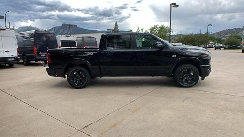 Diamond Black Crystal Pearlcoat 2026 RAM 1500 Big Horn/Lone Star