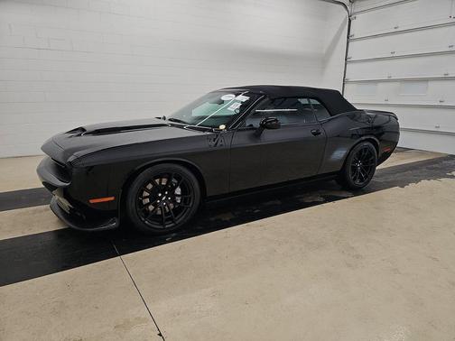 Pitch Black Clearcoat 2023 Dodge Challenger R/T Scat Pack