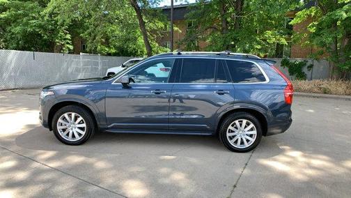 2019 Volvo XC90 T6 Momentum