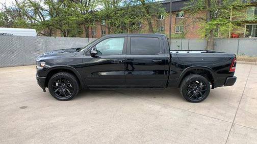 Diamond Black Crystal Pearlcoat 2022 RAM 1500 Laramie