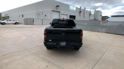 Diamond Black Crystal Pearlcoat 2022 RAM 1500 Laramie