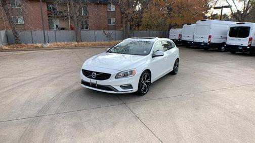 2017 Volvo V60 T6 R-Design Platinum