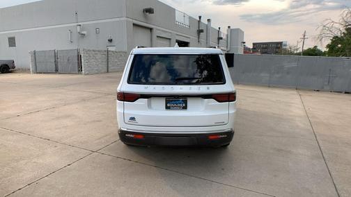 Bright White Clearcoat 2022 Jeep Wagoneer Series III 4x4