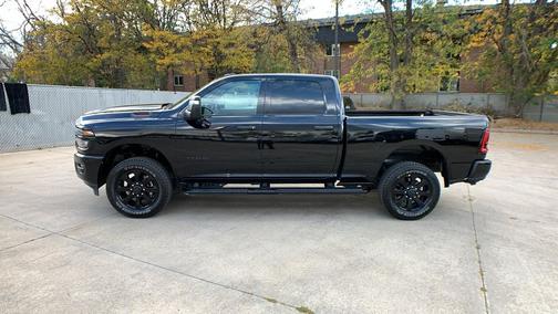 Diamond Black Crystal Pearlcoat 2026 RAM 2500 Big Horn Crew Cab 4x4 6'4' Box