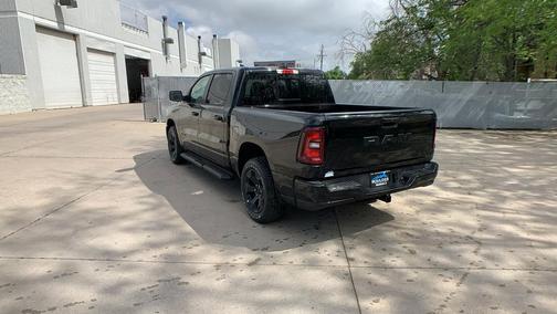 Diamond Black Crystal Pearlcoat 2026 RAM 1500 Express