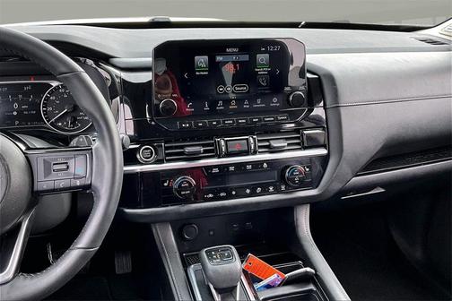 2023 Nissan Pathfinder SL 4WD