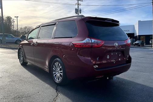 2020 Toyota Sienna XLE Premium