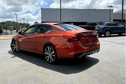 2021 Nissan Altima SR FWD